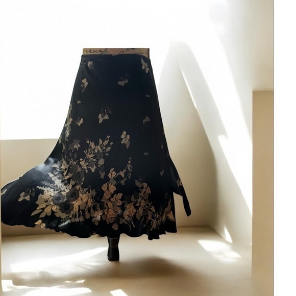 Studio M Dresses & Skirts - Elegant Black Floral butterfly Skirt